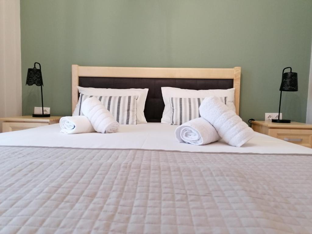 A bed or beds in a room at Green Island Residence