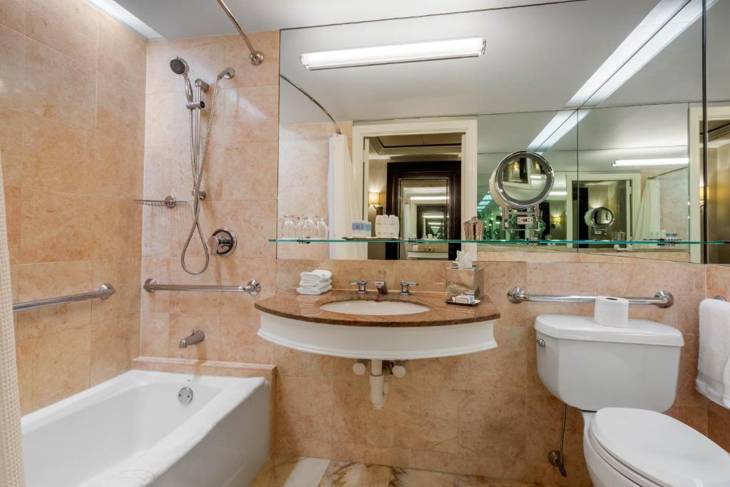 Omni Berkshire Place - ADA Deluxe - 1 King Bed Roll-In Shower
