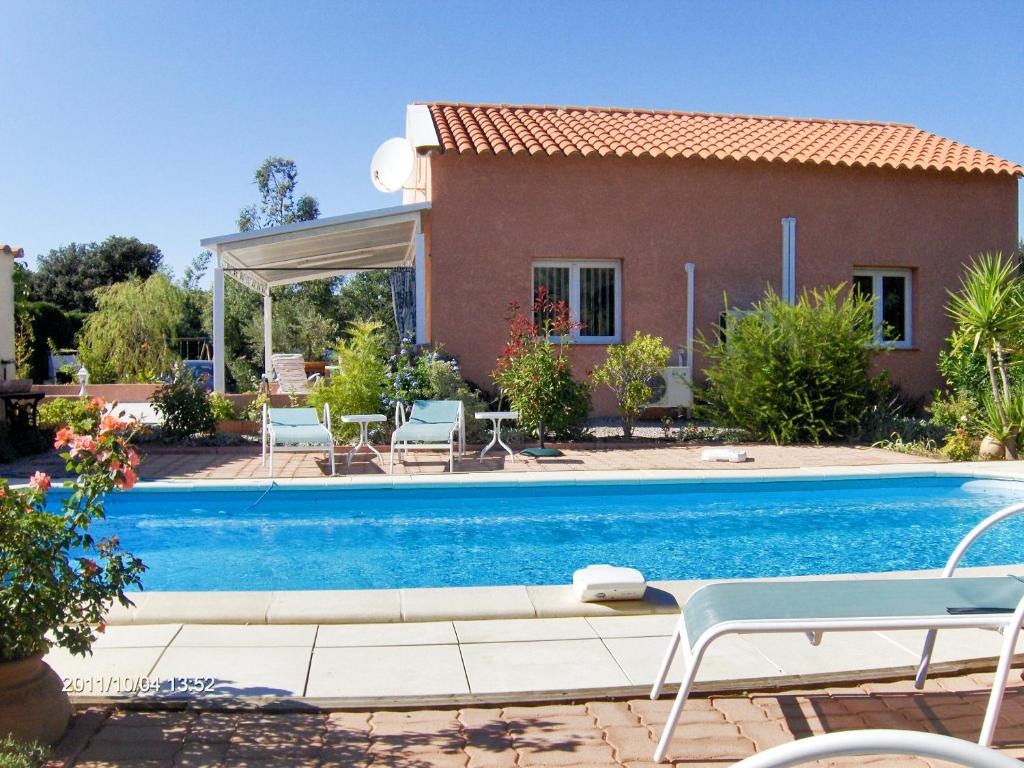 Kolam renang di atau dekat dengan Maison charmante près de Castelnou avec piscine privée