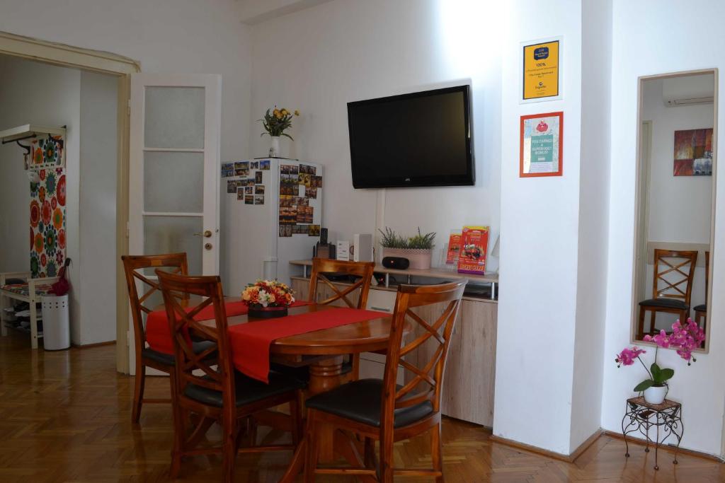 Televízia a/alebo spoločenská miestnosť v ubytovaní Paprika Apartment Grand