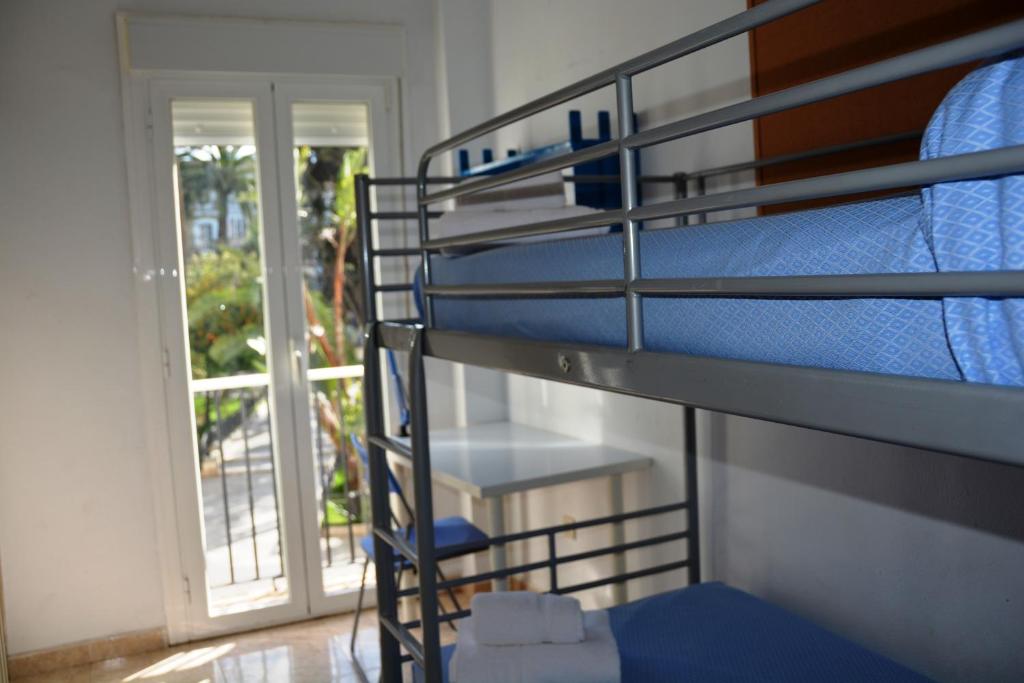 Postel nebo postele na pokoji v ubytování Residencia Universitaria Cadiz Centro