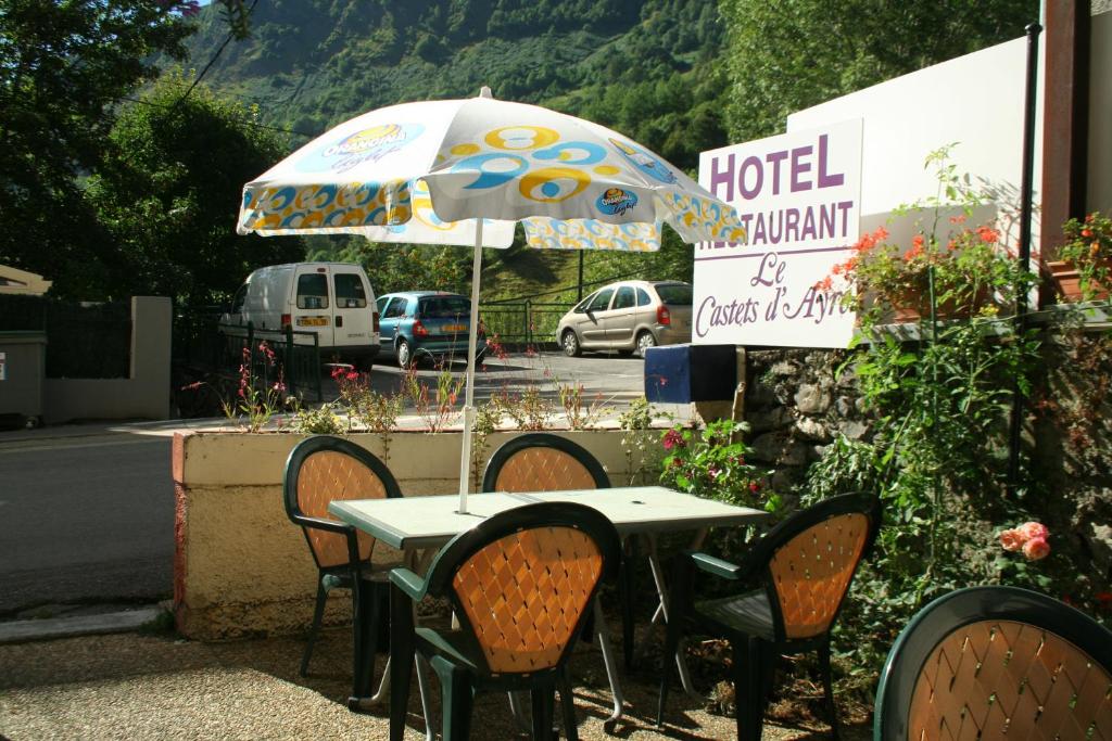 Üldine mäevaade või majutusasutusest Hôtel Les Castets d'Ayré pildistatud vaade