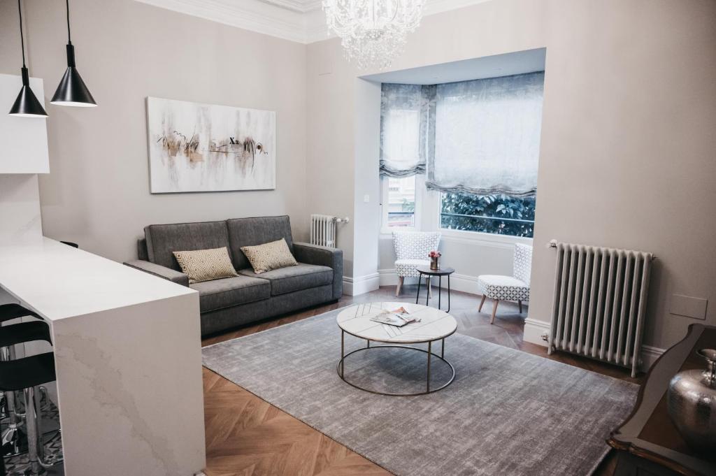 a living room with a couch and a table at Apartamento Naiala in Bilbao