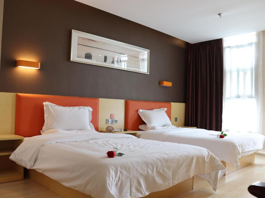 Posteľ alebo postele v izbe v ubytovaní 7 Days Premium Shangrao Normal University Market Branch