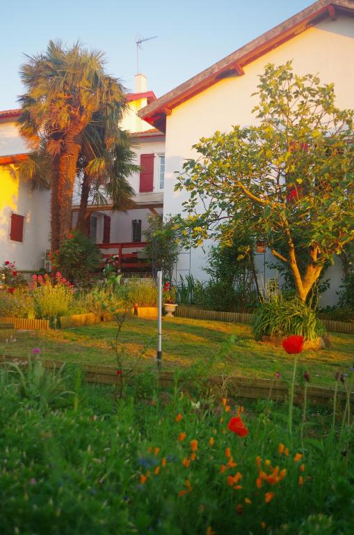 Zahrada ubytování Maison Elizondoa - chambres, restaurant et SPA