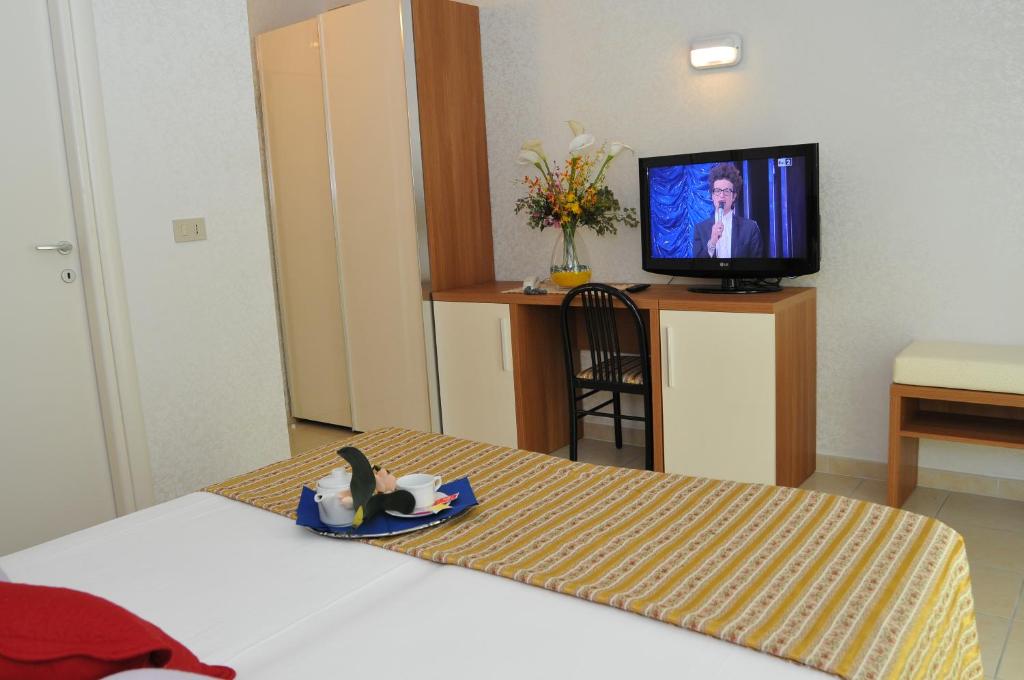 TV a/nebo společenská místnost v ubytování Hotel Arabel