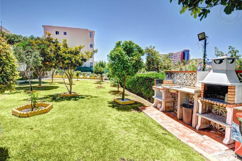 Vonkajšia záhrada v ubytovaní Benalmádena Apartamento amplio, soleado y con vista panorámica a 400 metros de la playa