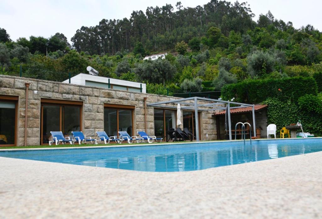 Piscina di "Spacious villa in Caniçada with year-round private pool" o nelle vicinanze