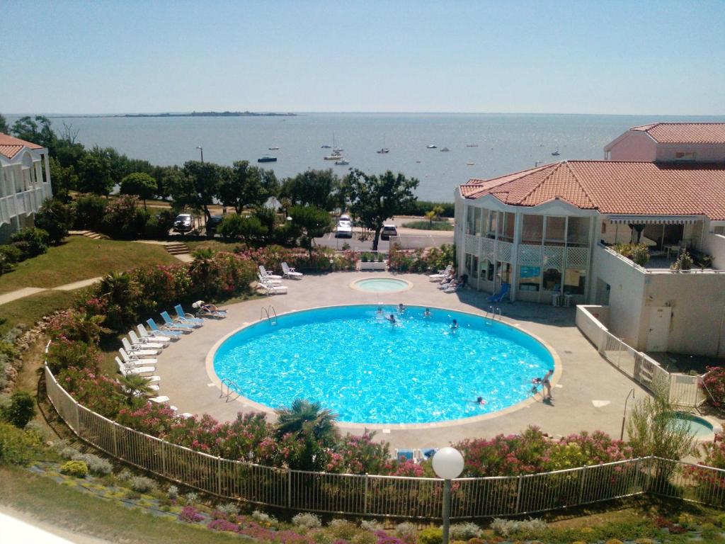Appartement d'une chambre a Fouras a 50 m de la plage avec vue sur la mer  piscine partagee et jardin amenage, Fouras – Updated 2023 Prices