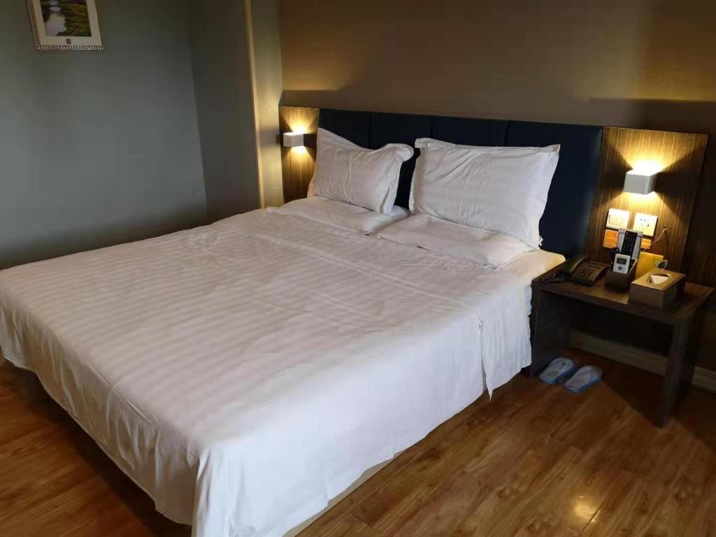7Days Inn Shenzhen Shajing Shiming Square - Select Queen Room