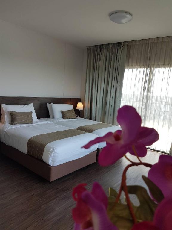 Postel nebo postele na pokoji v ubytování Coco View Hotel