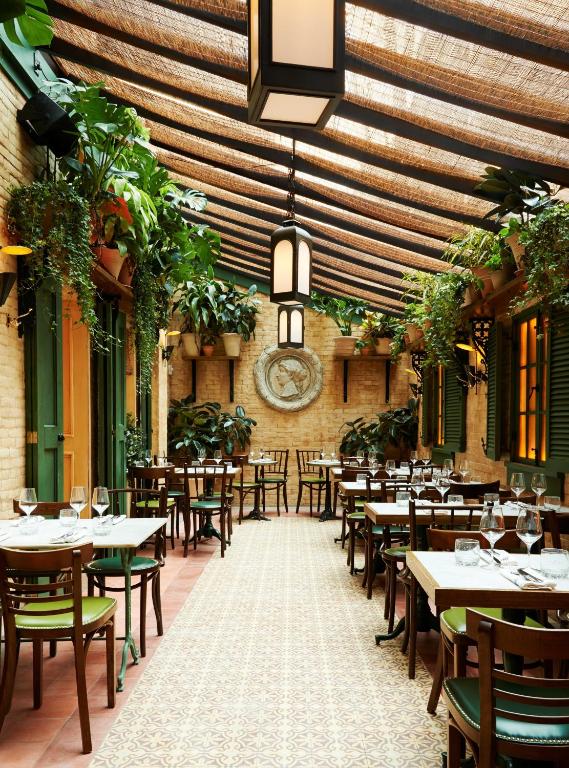 Um restaurante ou outro lugar para comer em The Marlton Hotel