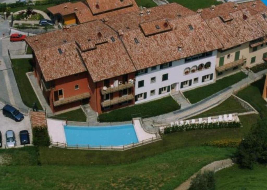 Bazén v ubytování ROMANTIC LAKE VIEW HOUSE nebo v jeho okolí