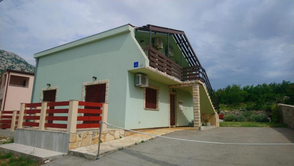 Budova, kde se apartmán nachází