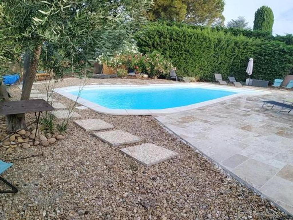 EyraguesにあるVilla de 3 chambres avec piscine privee jardin clos et wifi a Eyraguesのギャラリーの写真