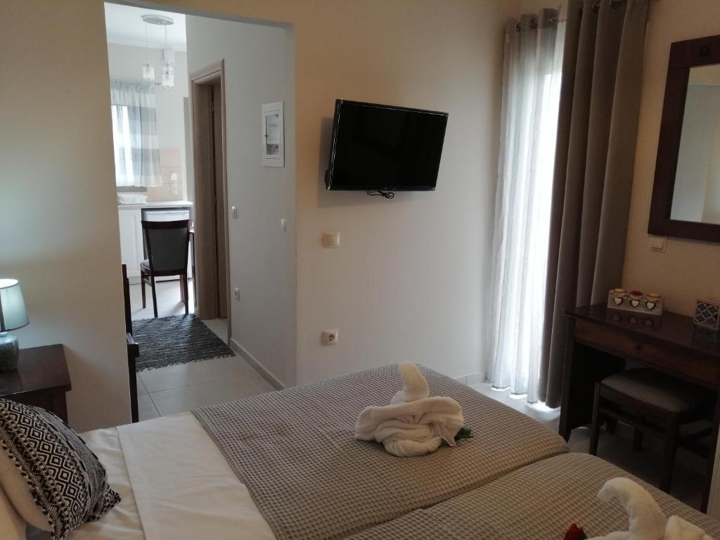 Łóżko lub łóżka w pokoju w obiekcie TA DIDYMAKIA APARTMENTS.