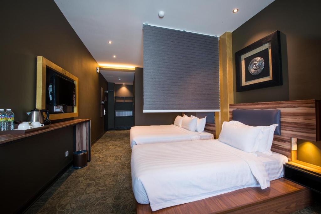 Postel nebo postele na pokoji v ubytování Asiatic Hotel