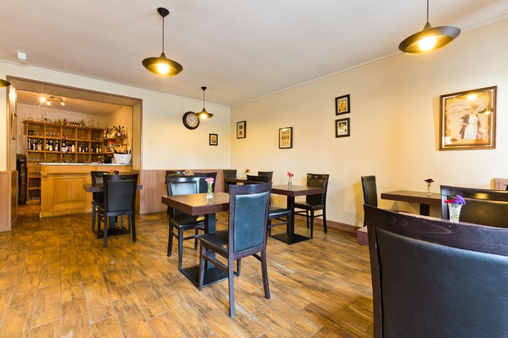 Restaurace v ubytování Logis Hotel restaurant de la Poste