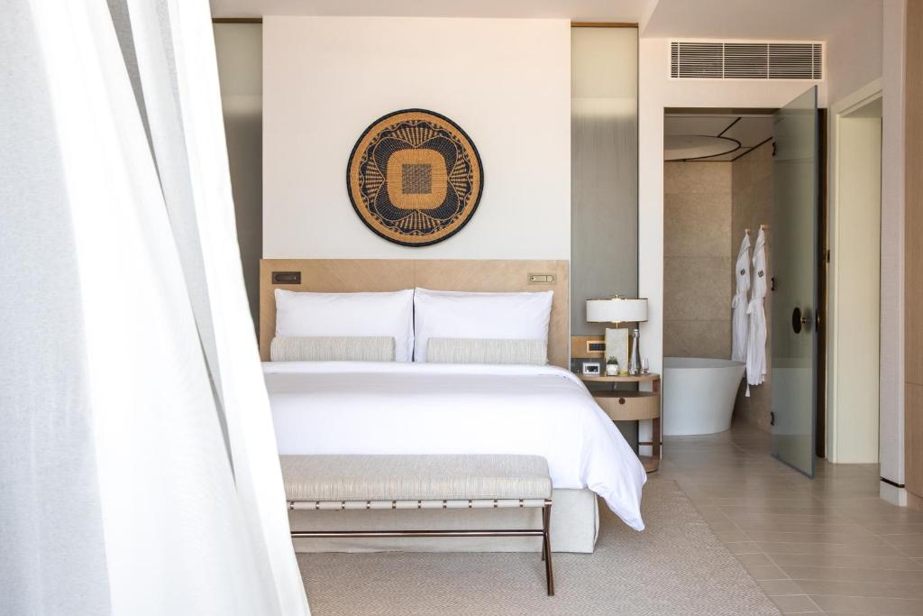Voodi või voodid majutusasutuse Jumeirah Saadiyat Island Abu Dhabi toas