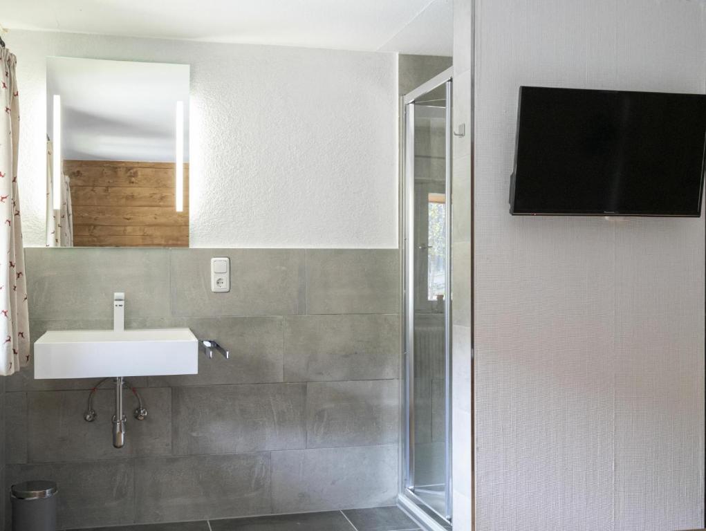A bathroom at Bergwelt-M