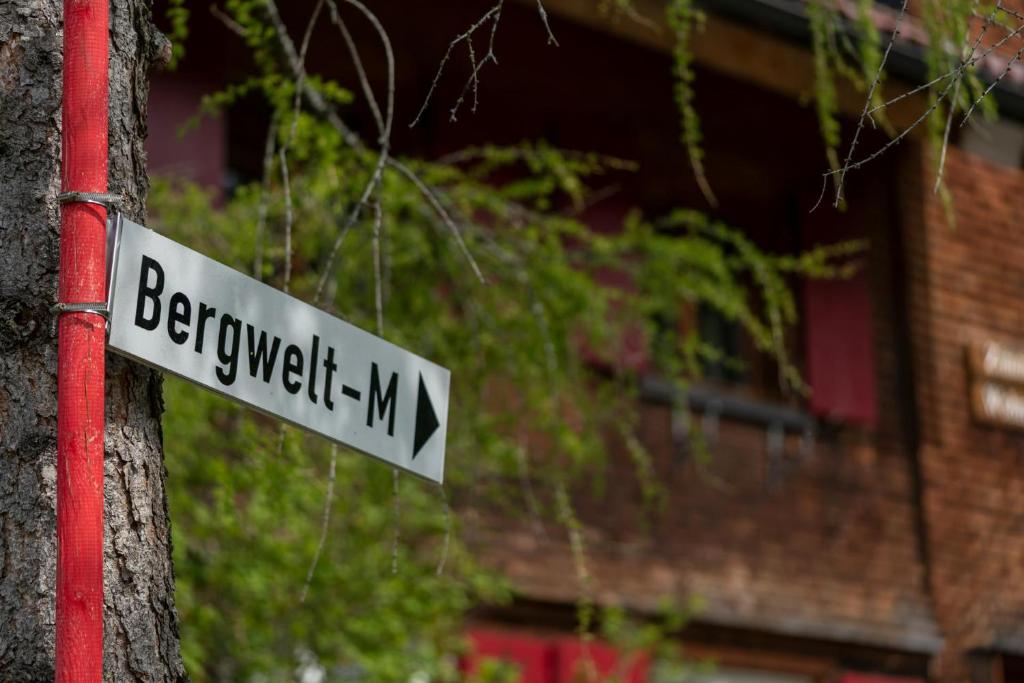 The surrounding neighborhood or a neighborhood close to the holiday home
