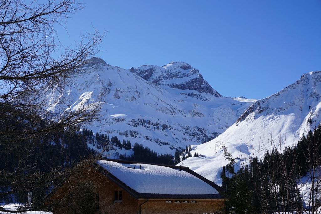 A general mountain view or a mountain view taken from the holiday home