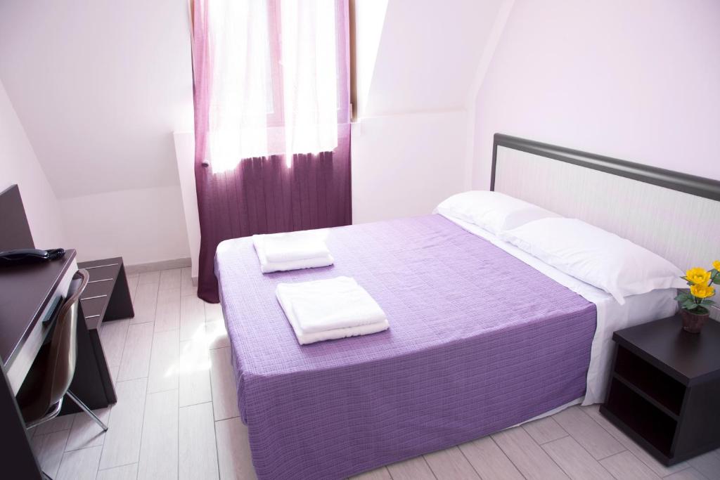 Postel nebo postele na pokoji v ubytování HOTEL Poma