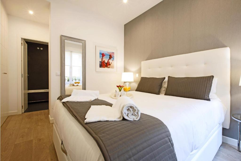 Postel nebo postele na pokoji v ubytování Sofia Suites