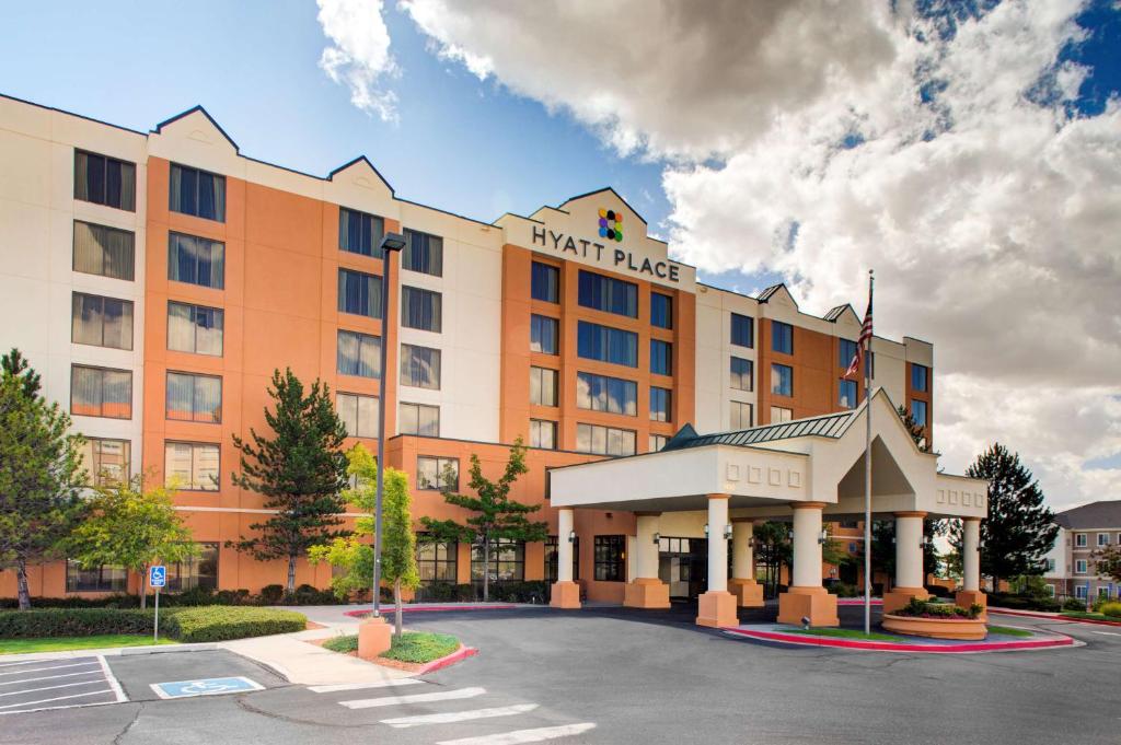 a hotel building with athat knee sign on it at Hyatt Place Albuquerque Airport in Albuquerque