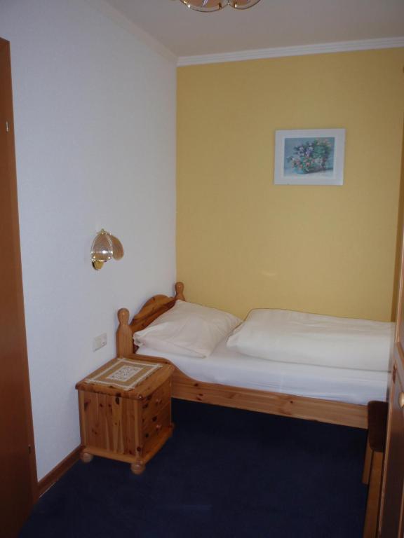 Postel nebo postele na pokoji v ubytování Pension ALPENHAUS