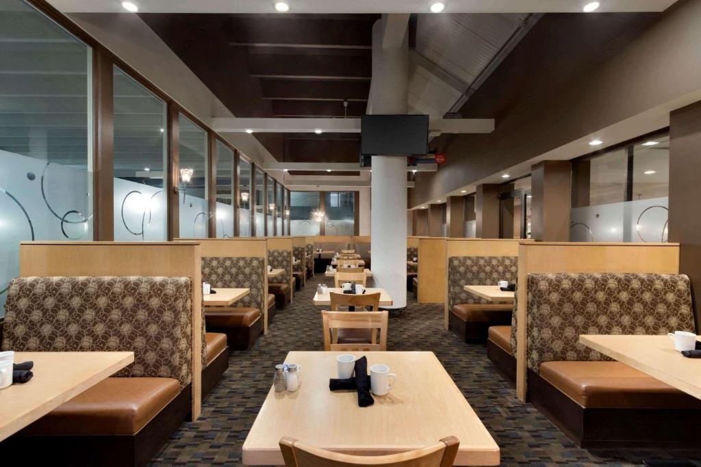 Travelodge Hotel by Wyndham Saskatoon - Resim 12