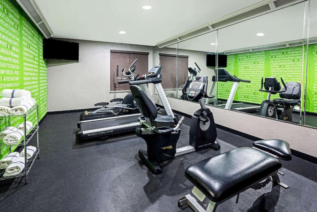 Fitness centrum a/nebo fitness zařízení v ubytování La Quinta by Wyndham Conroe