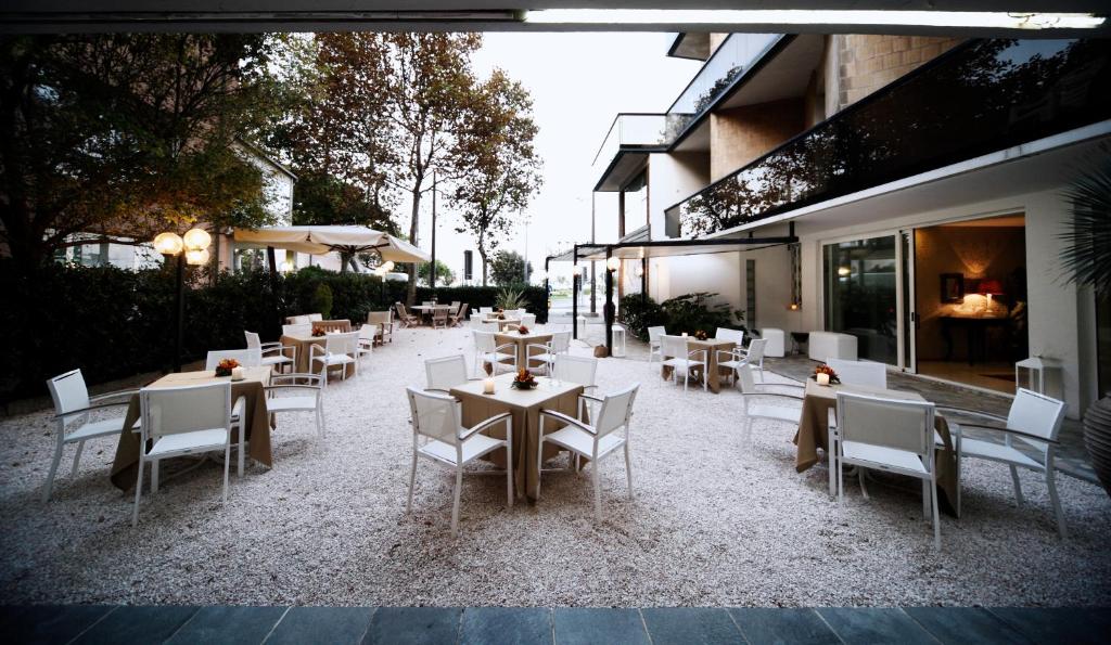 Restaurace v ubytování Hotel Airone