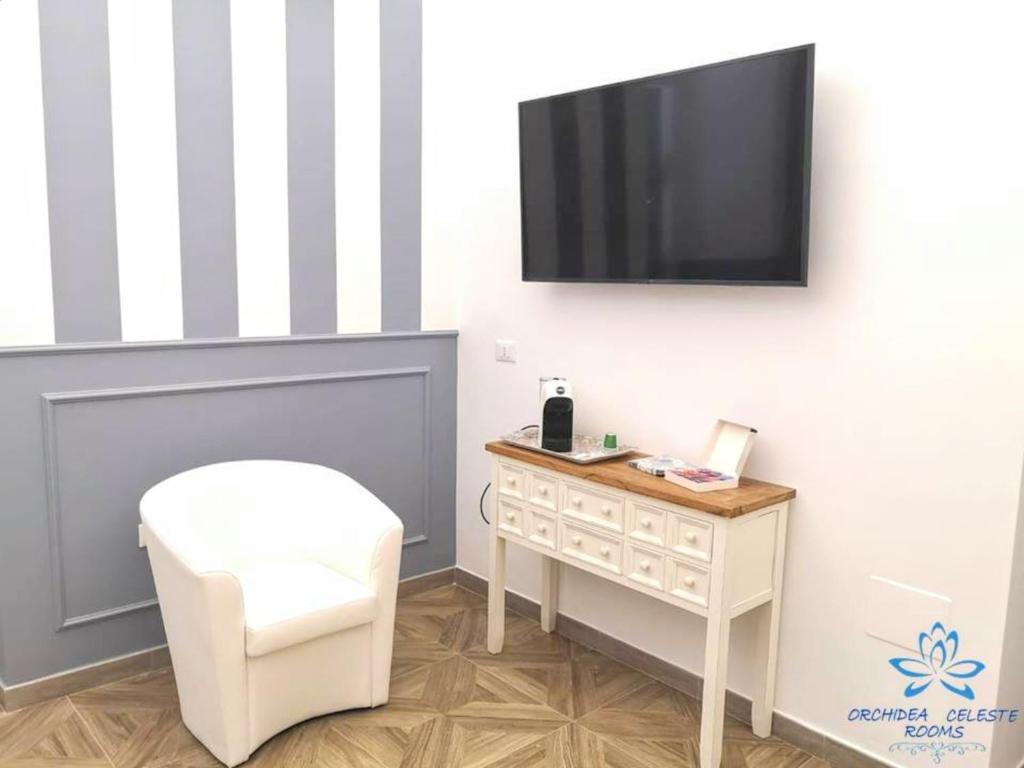 TV a/nebo společenská místnost v ubytování B&B Orchidea Celeste