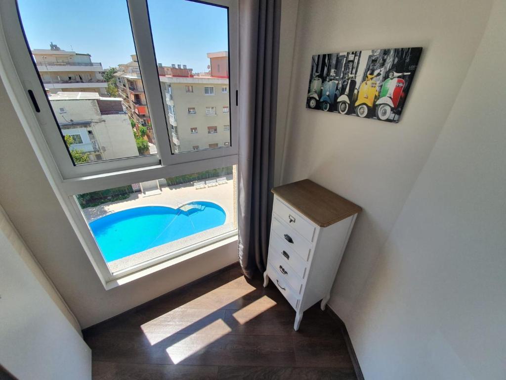 Bazén v ubytování Piso familiar Salou nebo v jeho okolí