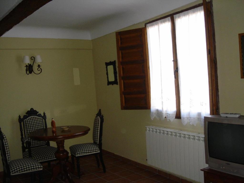 Televízia a/alebo spoločenská miestnosť v ubytovaní Posada San Martin