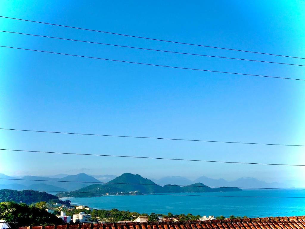  Amplo apê condomínio piscina Toninhas Ubatuba