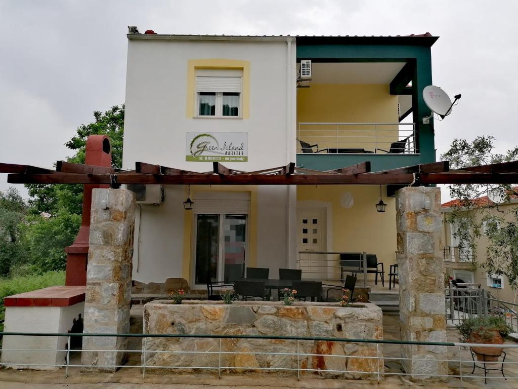 A balcony or terrace at Green Island Residence