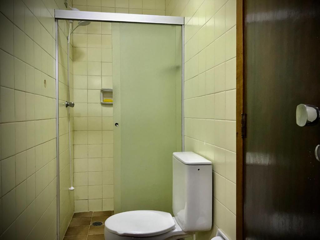  Amplo apê condomínio piscina Toninhas Ubatuba