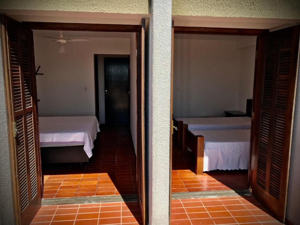  Amplo apê condomínio piscina Toninhas Ubatuba