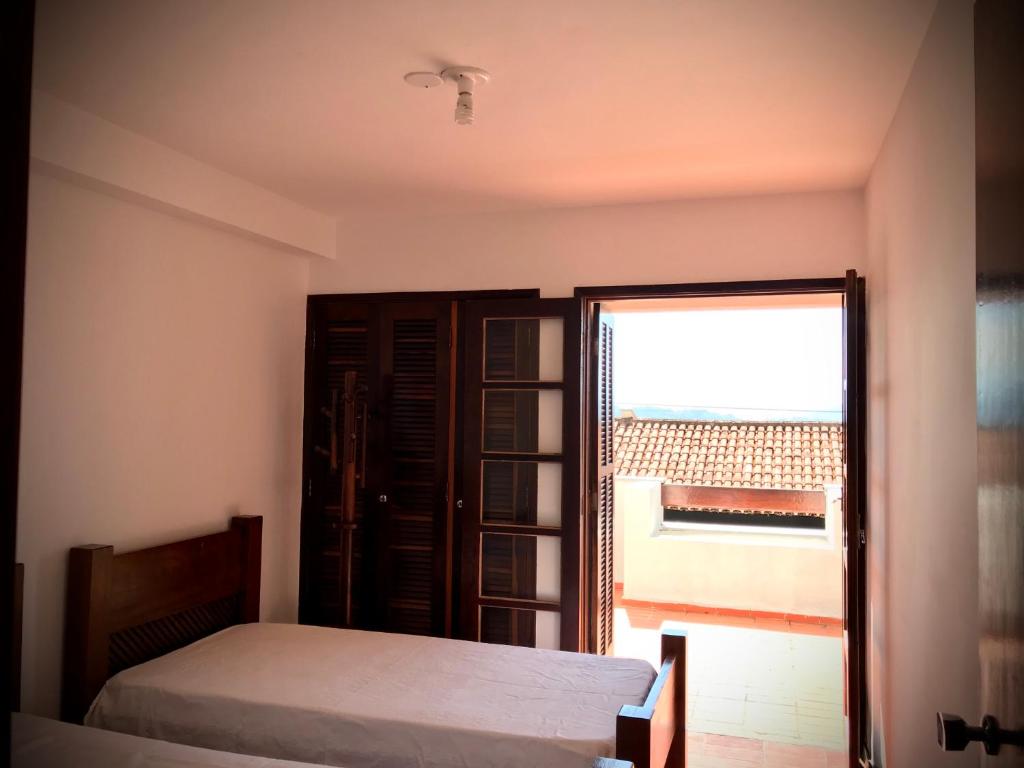  Amplo apê condomínio piscina Toninhas Ubatuba