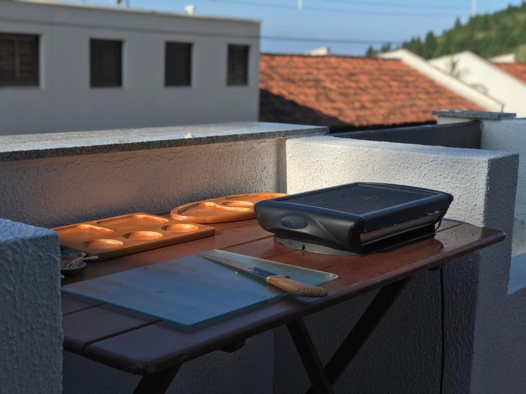  Amplo apê condomínio piscina Toninhas Ubatuba