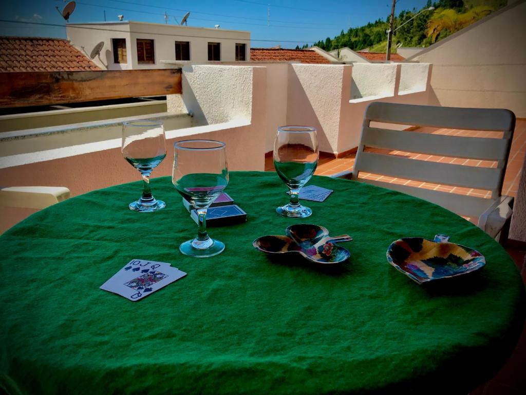  Amplo apê condomínio piscina Toninhas Ubatuba