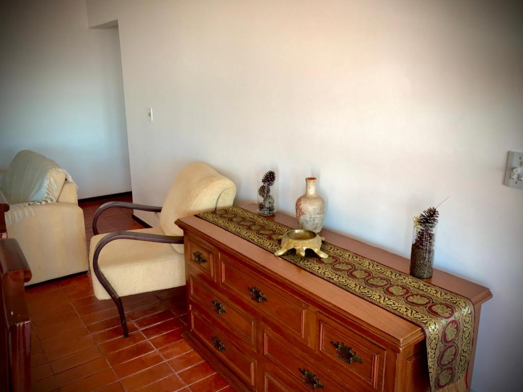  Amplo apê condomínio piscina Toninhas Ubatuba