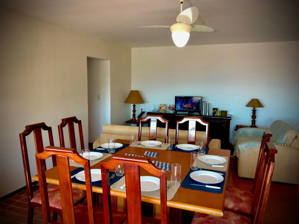  Amplo apê condomínio piscina Toninhas Ubatuba