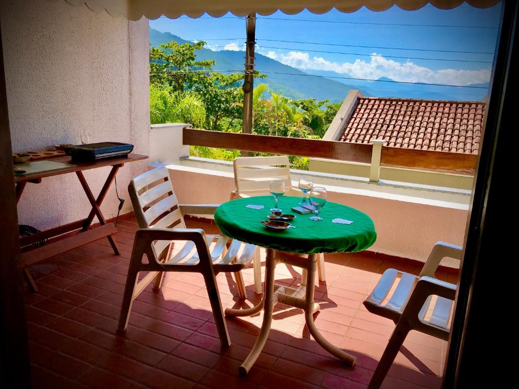  Amplo apê condomínio piscina Toninhas Ubatuba