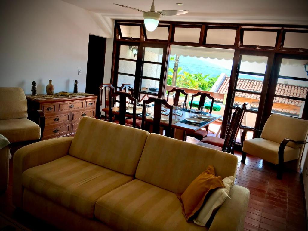  Amplo apê condomínio piscina Toninhas Ubatuba