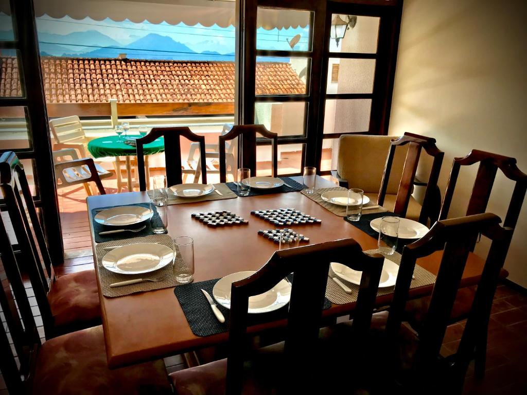  Amplo apê condomínio piscina Toninhas Ubatuba