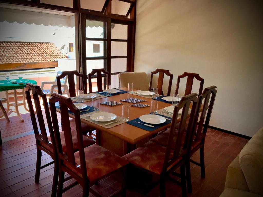  Amplo apê condomínio piscina Toninhas Ubatuba