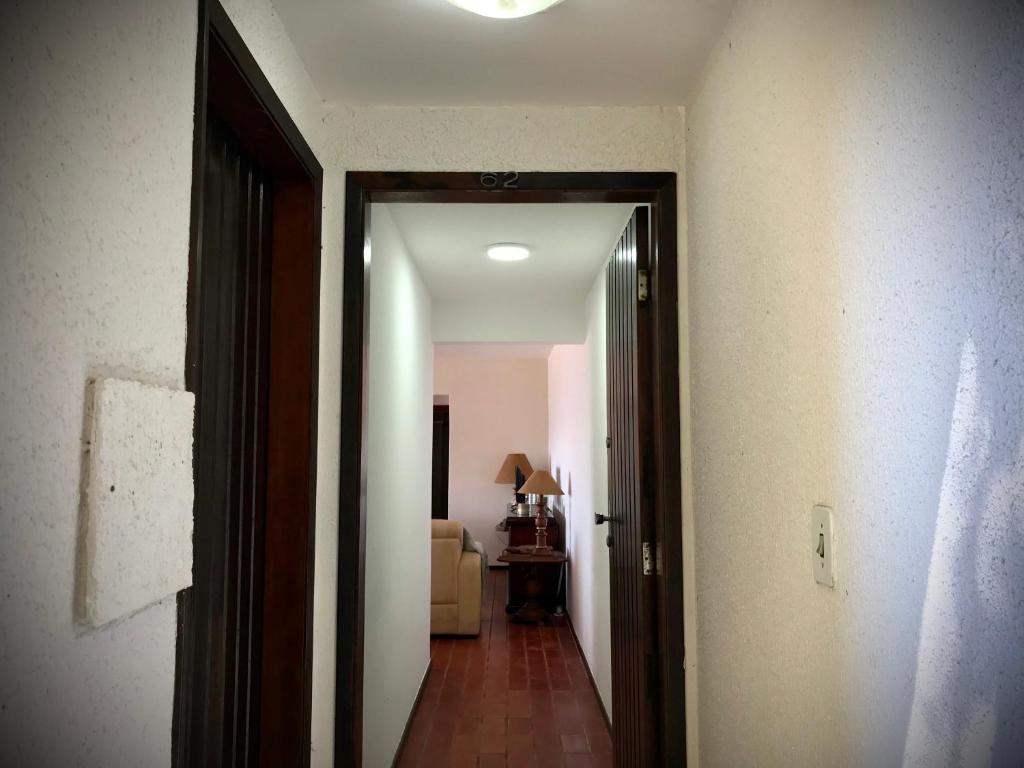  Amplo apê condomínio piscina Toninhas Ubatuba